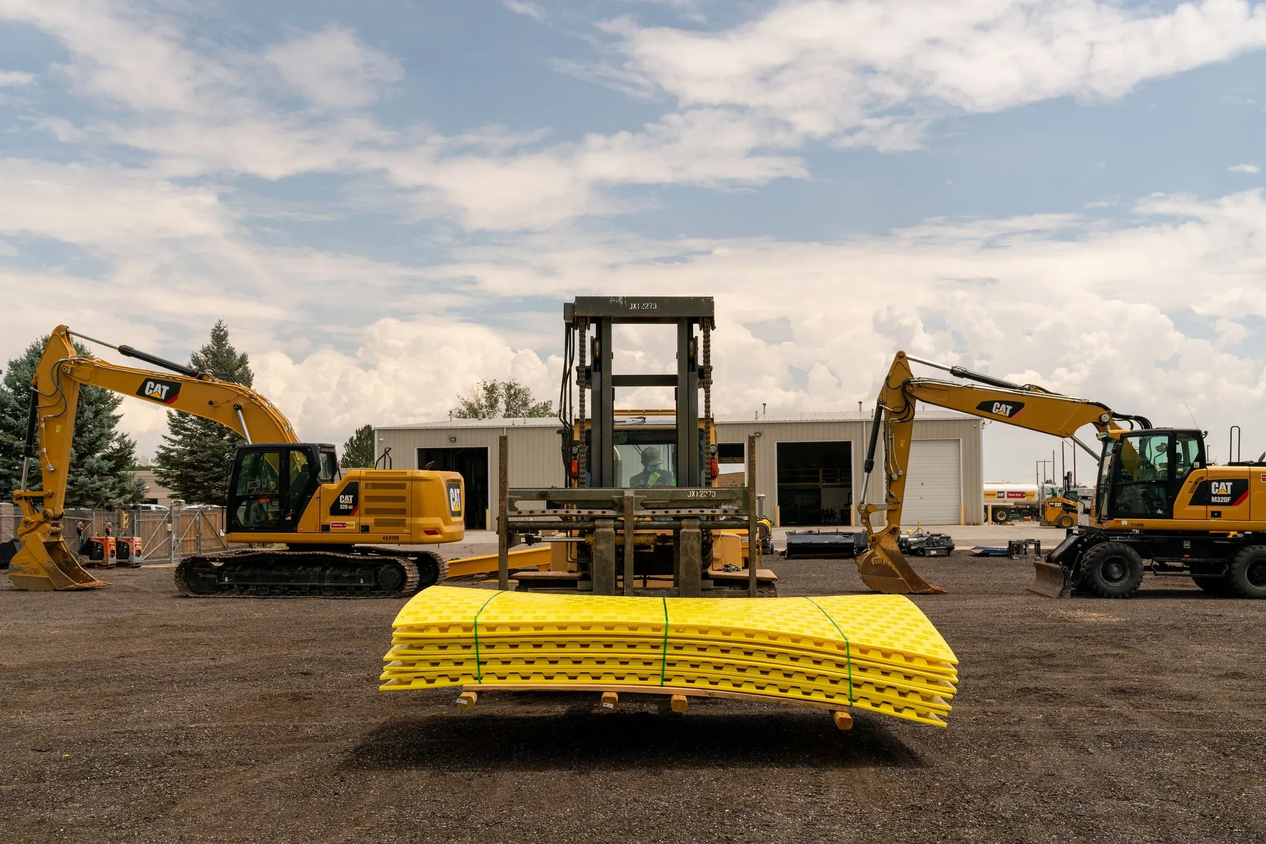 Distributor Loading FODS Mats With Forklift